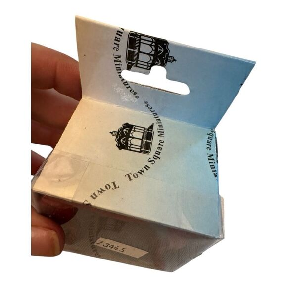 Dollhouse Miniature End Table Mahogany 1:12 one inch scale - Picture 2 of 5